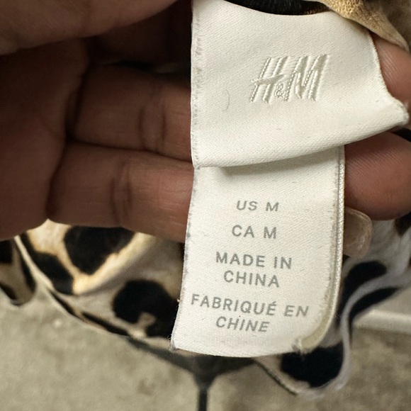 H&M Stretchy Leopard Print Top with Cut-Out back. - Picture 4 of 4